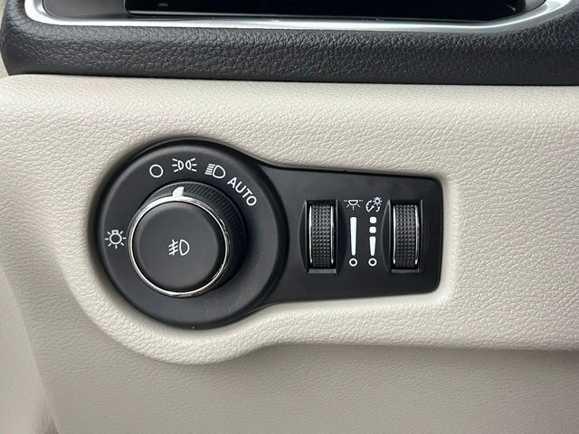 2023 Chrysler Pacifica Limited Carrollton TX