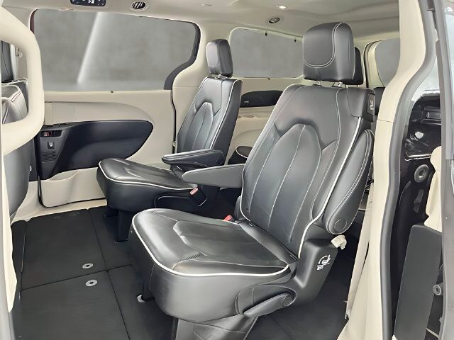 2023 Chrysler Pacifica Limited Carrollton TX