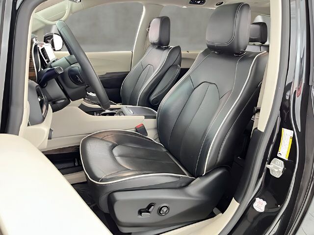 2023 Chrysler Pacifica Limited Carrollton TX