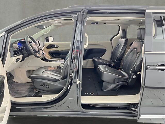2023 Chrysler Pacifica Limited Carrollton TX