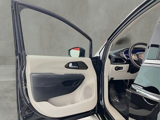 2023 Chrysler Pacifica Limited Carrollton TX
