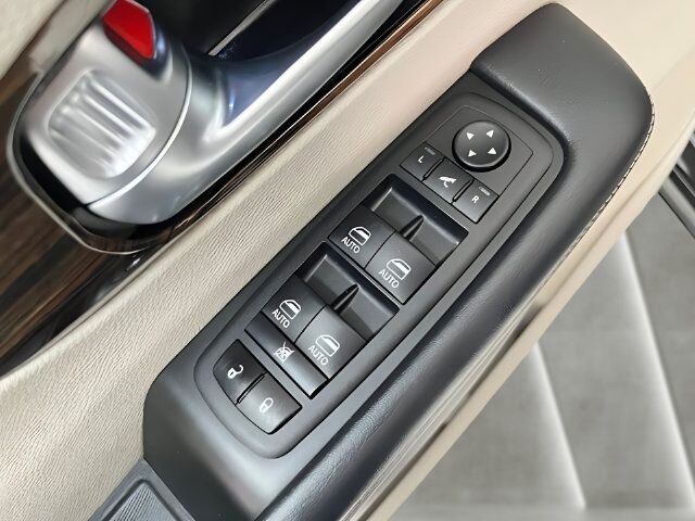 2023 Chrysler Pacifica Limited Carrollton TX