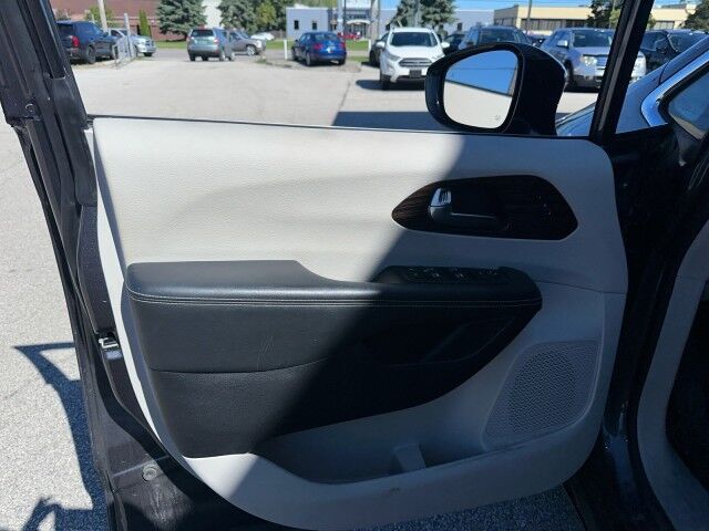 2023 Chrysler Pacifica Limited Cleveland OH
