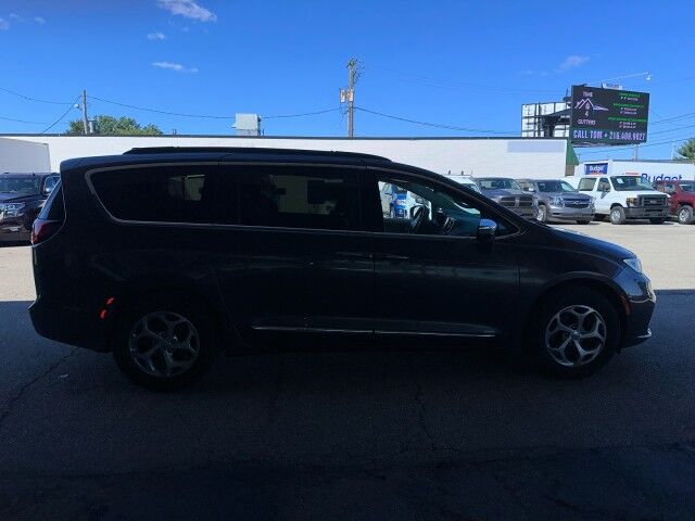 2023 Chrysler Pacifica Limited Cleveland OH