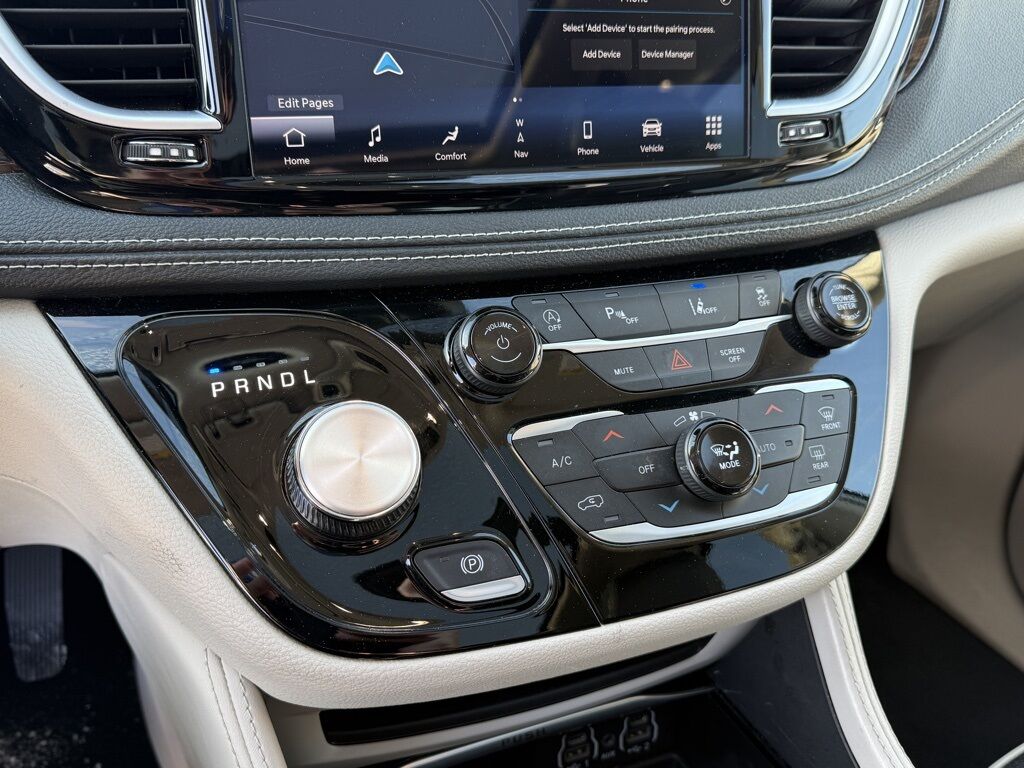 2023 Chrysler Pacifica Limited Crestwood KY