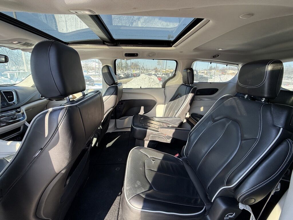 2023 Chrysler Pacifica Limited Crestwood KY