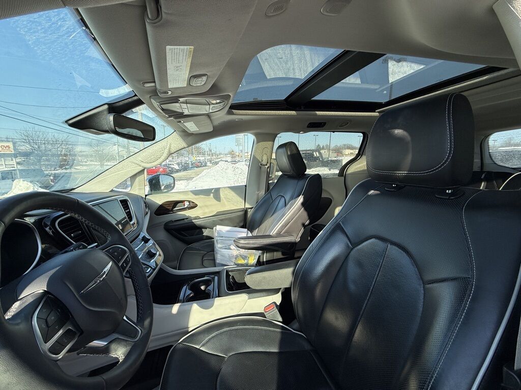 2023 Chrysler Pacifica Limited Crestwood KY