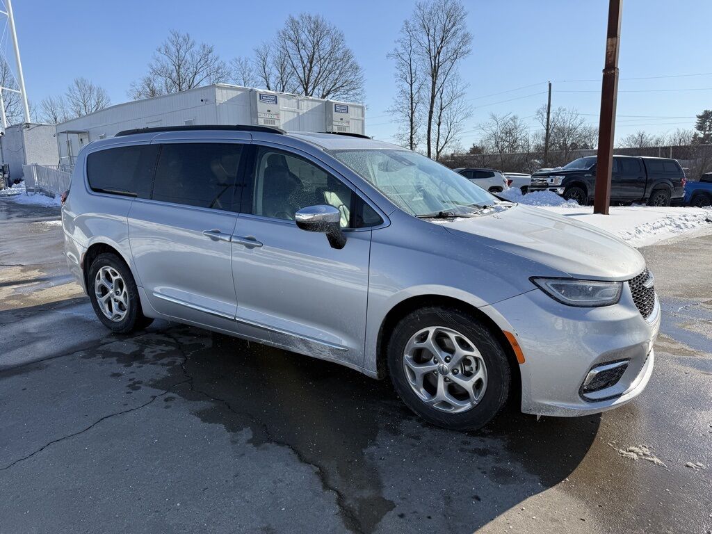 2023 Chrysler Pacifica Limited Crestwood KY