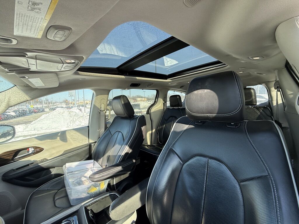 2023 Chrysler Pacifica Limited Crestwood KY