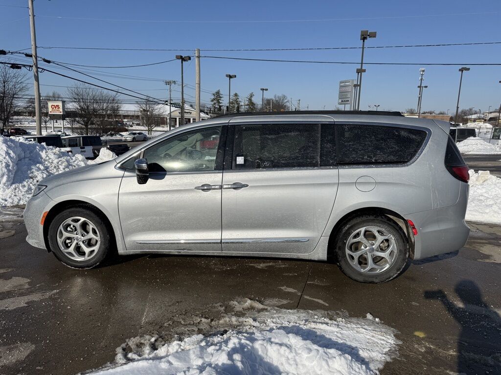 2023 Chrysler Pacifica Limited Crestwood KY