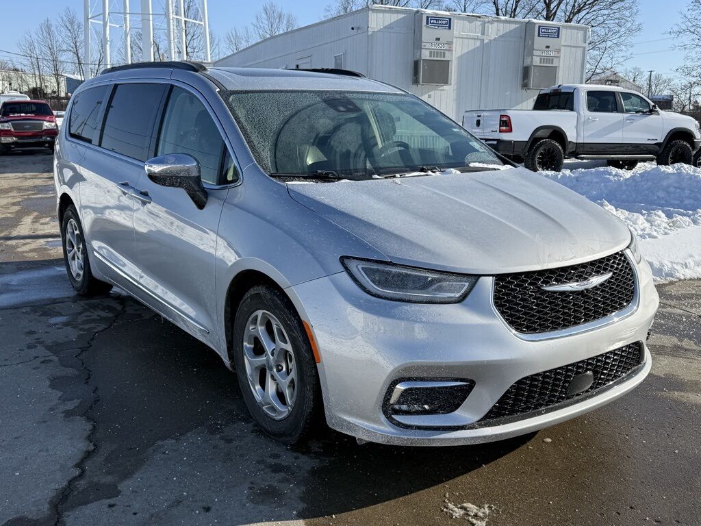 2023 Chrysler Pacifica Limited Crestwood KY