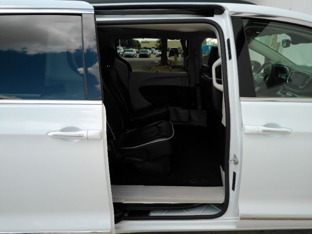 2023 Chrysler Pacifica Limited Plano TX