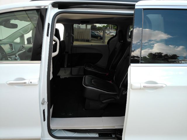 2023 Chrysler Pacifica Limited Plano TX