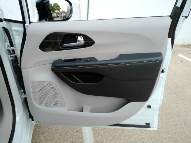 2023 Chrysler Pacifica Limited Plano TX