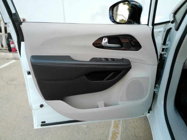 2023 Chrysler Pacifica Limited Plano TX