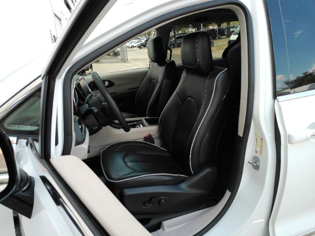 2023 Chrysler Pacifica Limited Plano TX