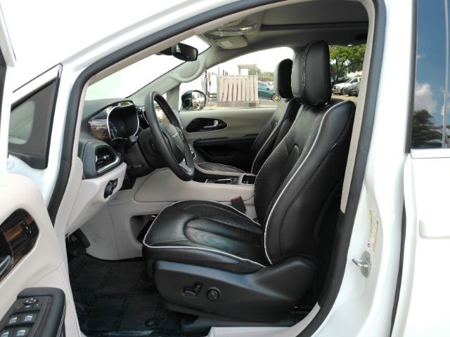 2023 Chrysler Pacifica Limited Plano TX