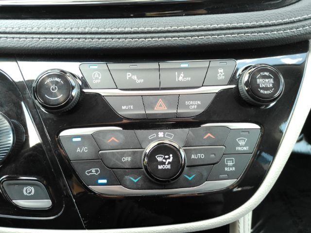 2023 Chrysler Pacifica Limited Plano TX