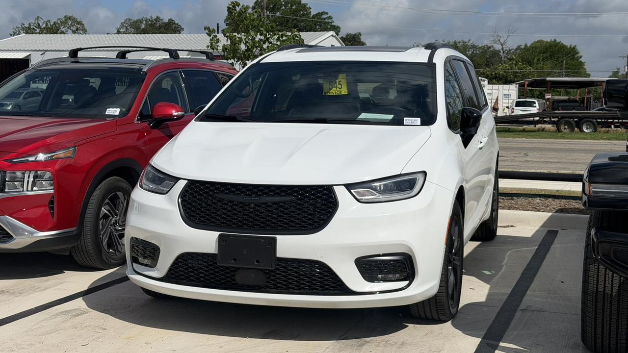 2023 Chrysler Pacifica Limited New Braunfels TX
