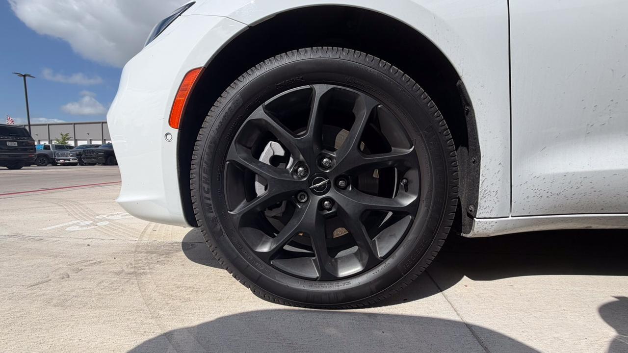 2023 Chrysler Pacifica Limited New Braunfels TX