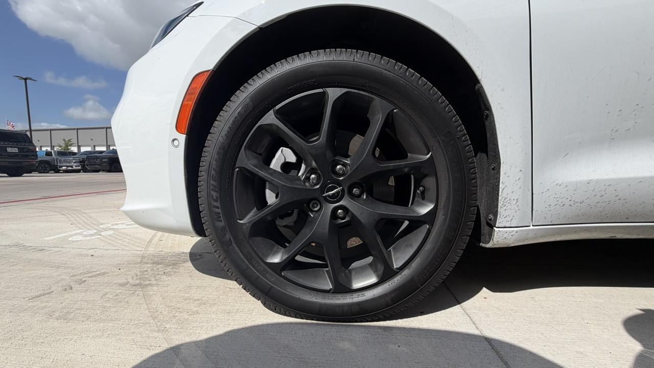 2023 Chrysler Pacifica Limited New Braunfels TX