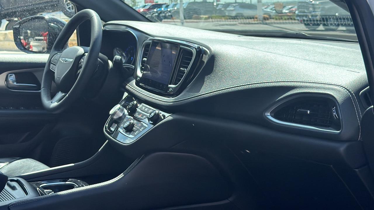 2023 Chrysler Pacifica Limited New Braunfels TX