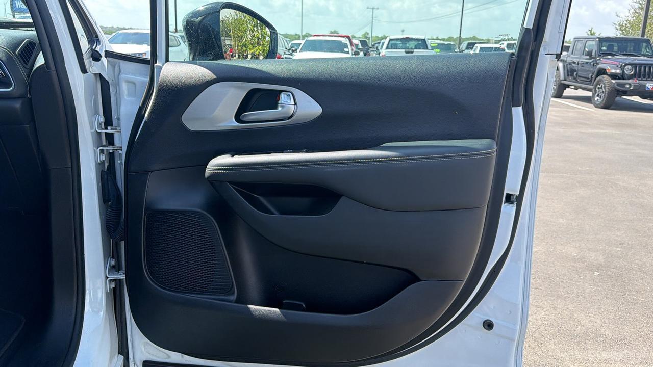 2023 Chrysler Pacifica Limited New Braunfels TX