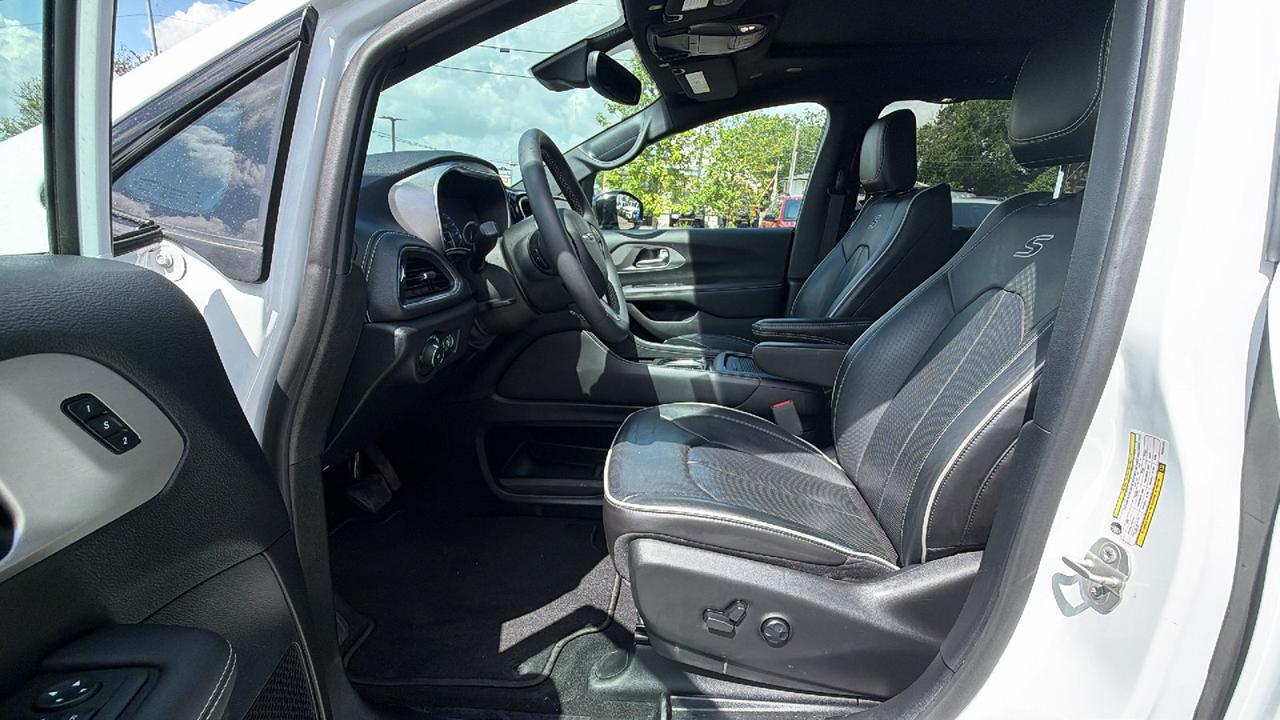 2023 Chrysler Pacifica Limited New Braunfels TX