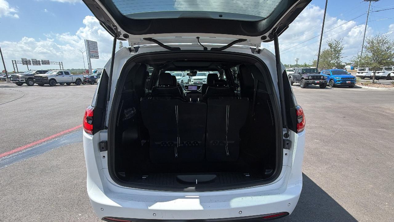2023 Chrysler Pacifica Limited New Braunfels TX