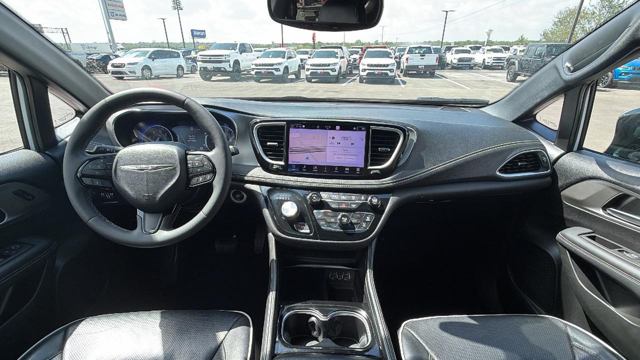2023 Chrysler Pacifica Limited New Braunfels TX