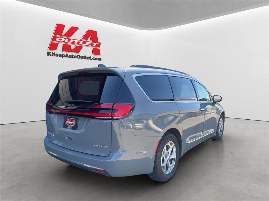 2023 Chrysler Pacifica Limited Van 4D