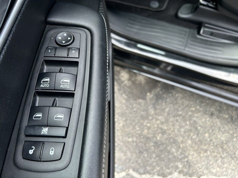 2023 Chrysler Pacifica Touring L - LIKE NEW - SPORT PACKAGE Webster MA