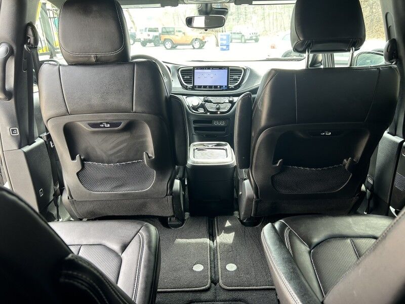 2023 Chrysler Pacifica Touring L - LIKE NEW - SPORT PACKAGE Webster MA