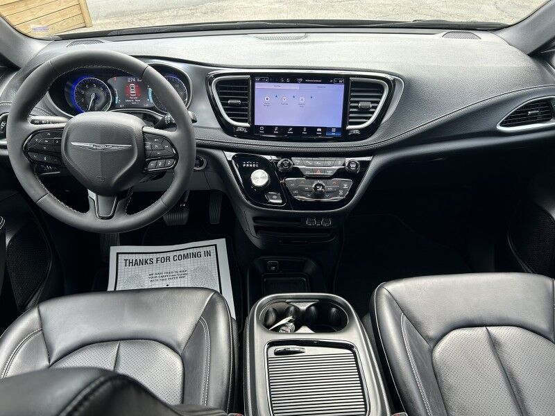 2023 Chrysler Pacifica Touring L - LIKE NEW - SPORT PACKAGE Webster MA