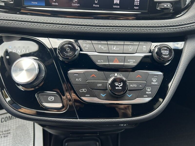 2023 Chrysler Pacifica Touring L - LIKE NEW - SPORT PACKAGE Webster MA