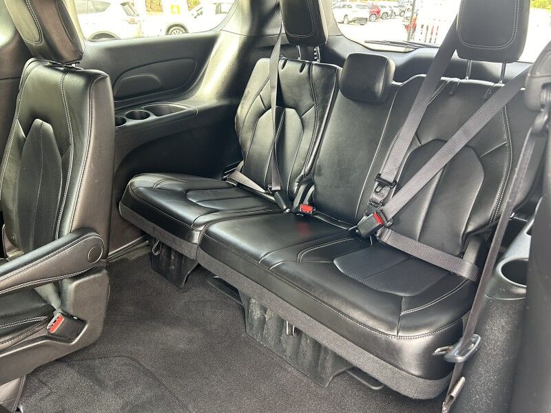 2023 Chrysler Pacifica Touring L - LIKE NEW - SPORT PACKAGE Webster MA