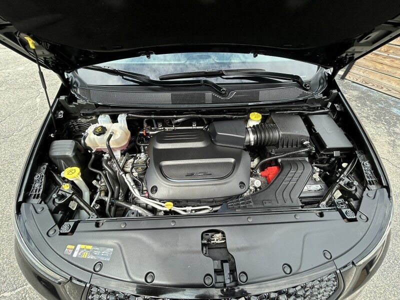 2023 Chrysler Pacifica Touring L - LIKE NEW - SPORT PACKAGE Webster MA
