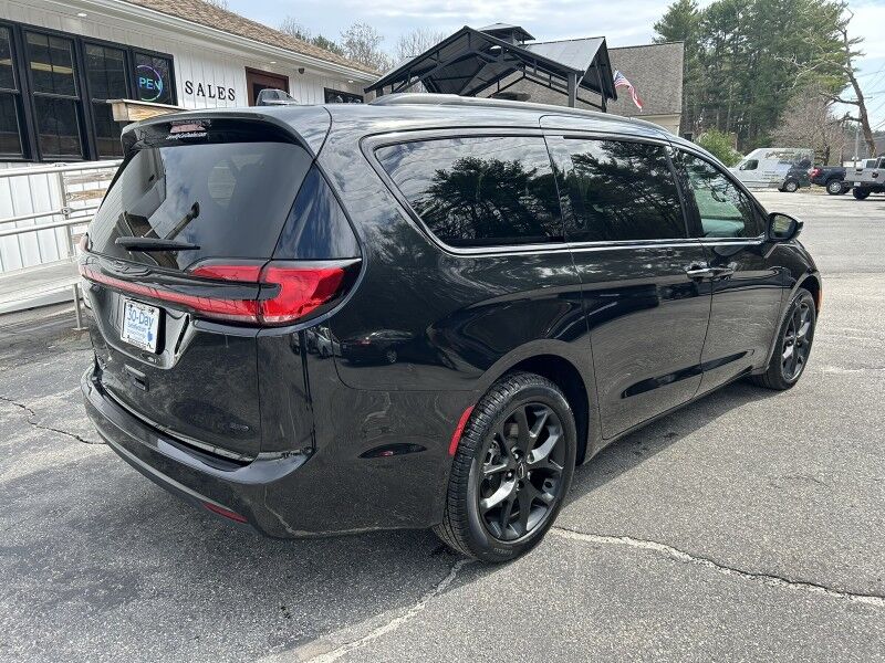 2023 Chrysler Pacifica Touring L - LIKE NEW - SPORT PACKAGE Webster MA