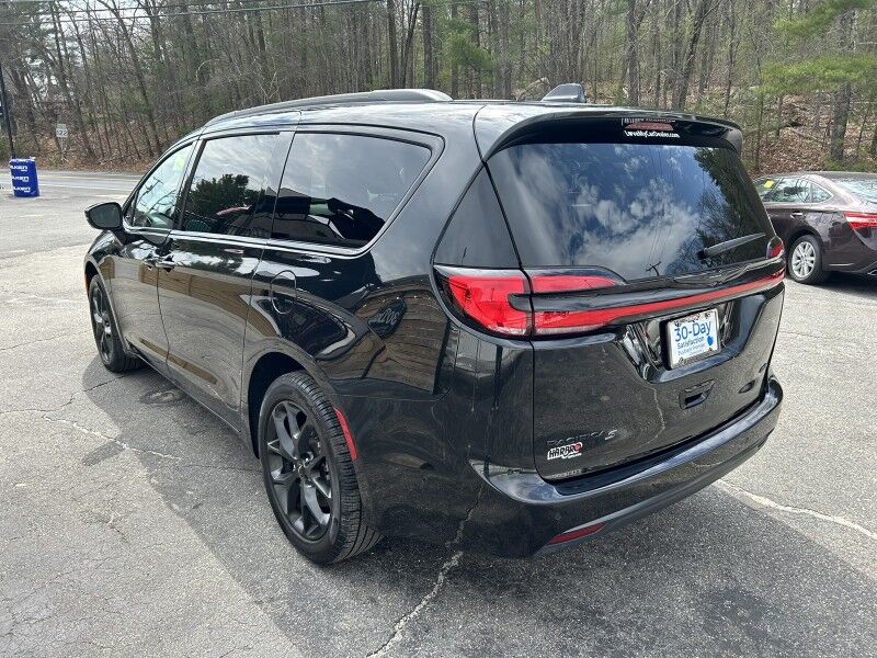 2023 Chrysler Pacifica Touring L - LIKE NEW - SPORT PACKAGE Webster MA