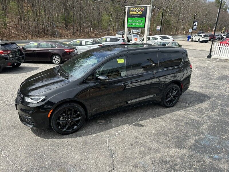 2023 Chrysler Pacifica Touring L - LIKE NEW - SPORT PACKAGE Webster MA