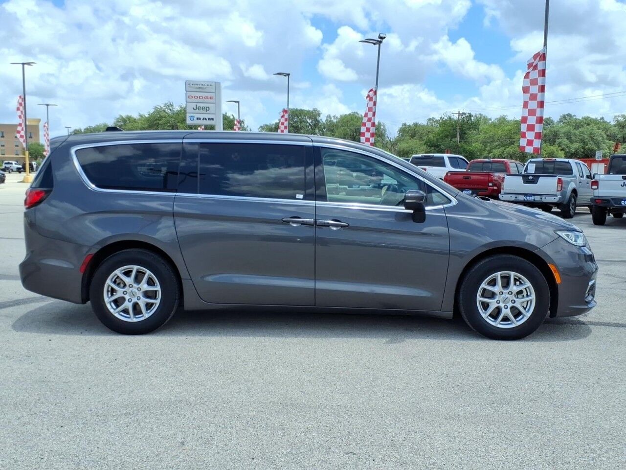 2023 Chrysler Pacifica Touring L