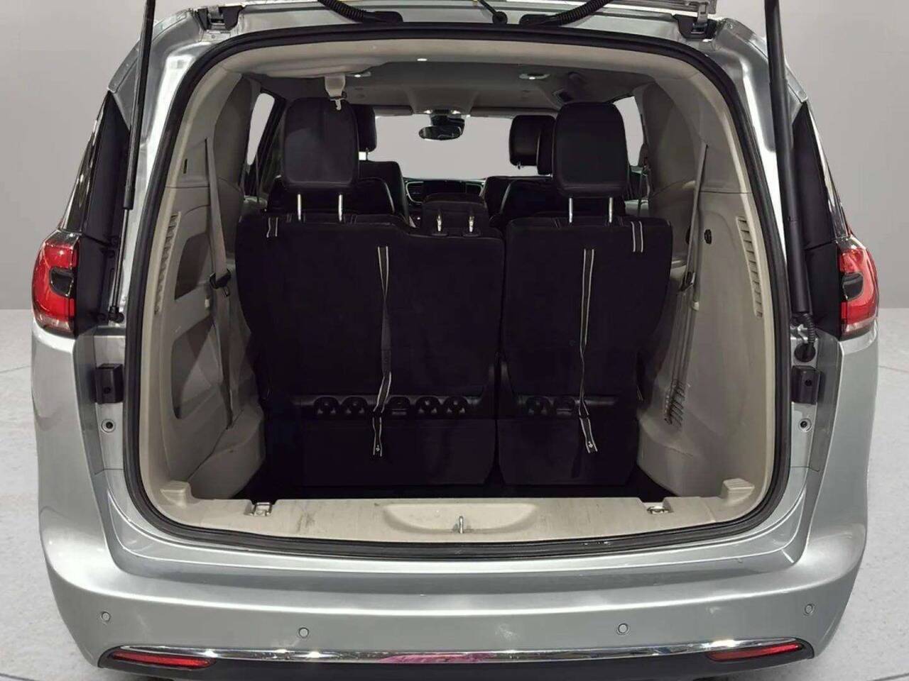 2023 Chrysler Pacifica Touring L 4dr Mini Van Chesterfield MI