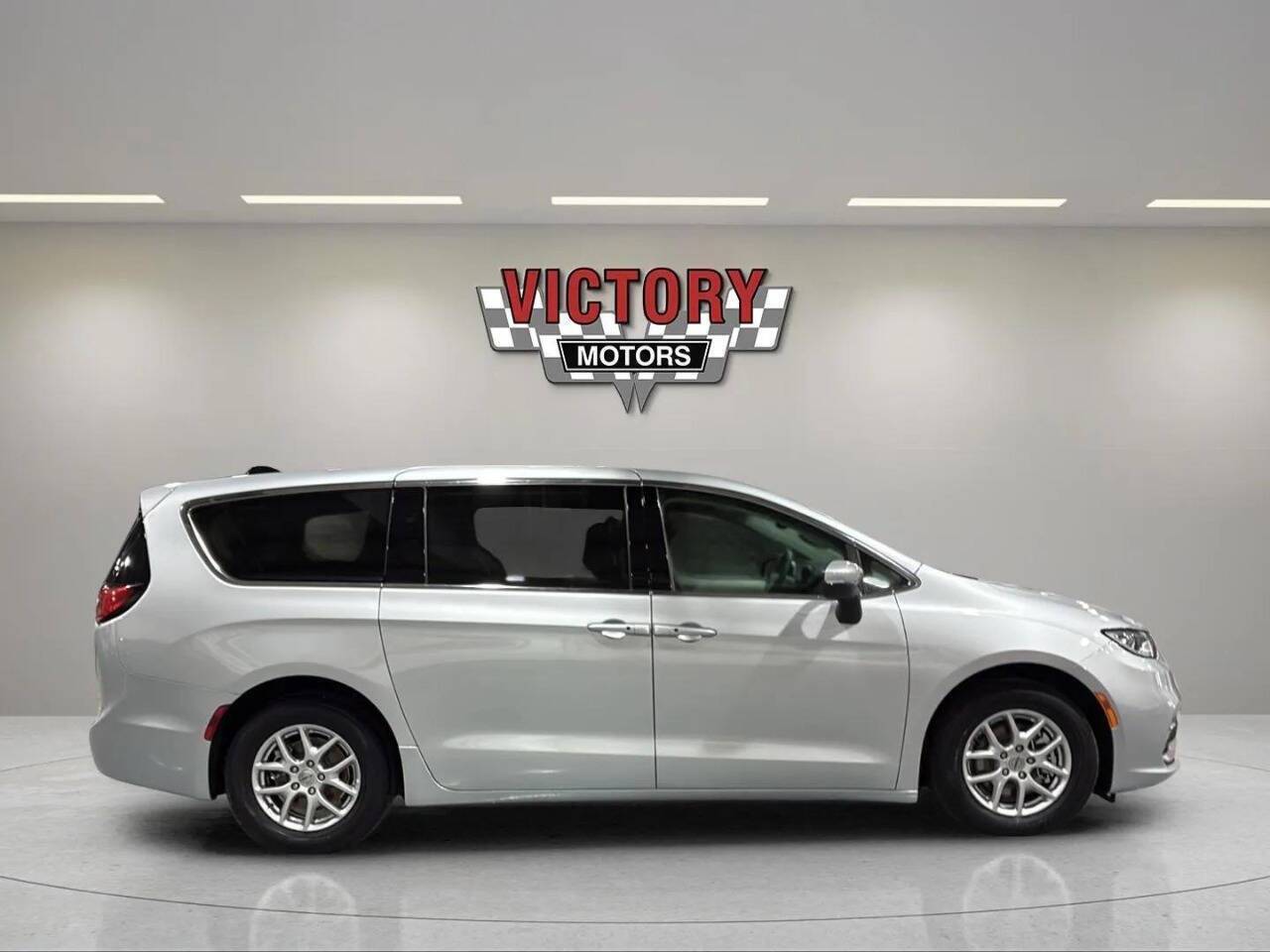2023 Chrysler Pacifica Touring L 4dr Mini Van Chesterfield MI
