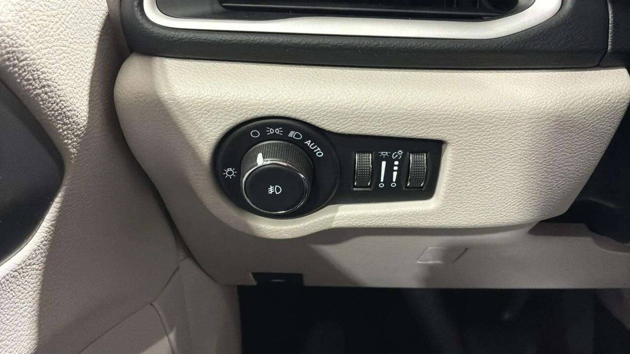 2023 Chrysler Pacifica Touring L 4dr Mini Van Chesterfield MI