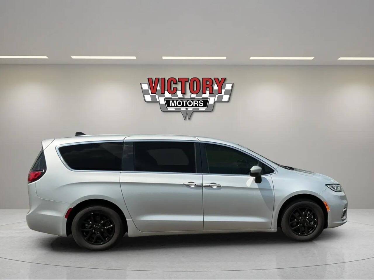 2023 Chrysler Pacifica Touring L 4dr Mini Van Chesterfield MI