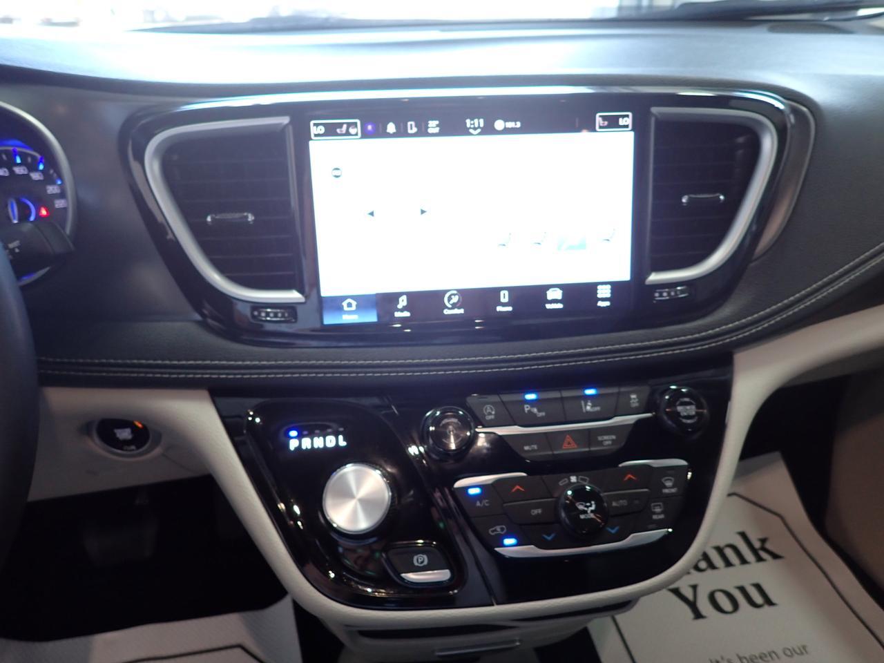 2023 Chrysler Pacifica Touring L AWD LEATHER 7PASS Listowel ON