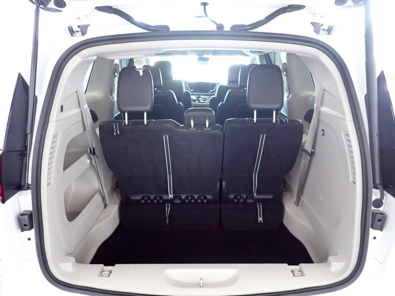 2023 Chrysler Pacifica Touring L AWD LEATHER 7PASS Listowel ON
