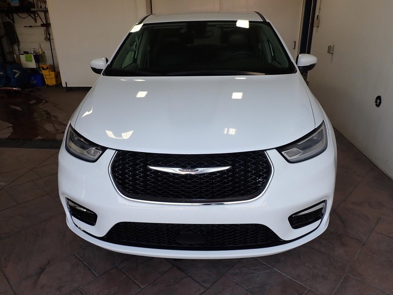2023 Chrysler Pacifica Touring L AWD LEATHER 7PASS Listowel ON