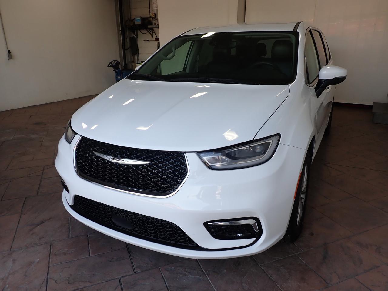 2023 Chrysler Pacifica Touring L AWD LEATHER 7PASS Listowel ON