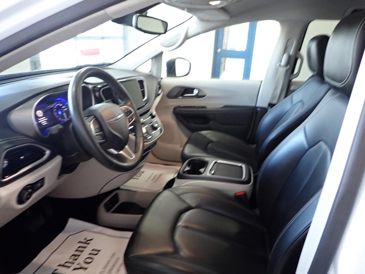 2023 Chrysler Pacifica Touring L AWD LEATHER 7PASS Listowel ON